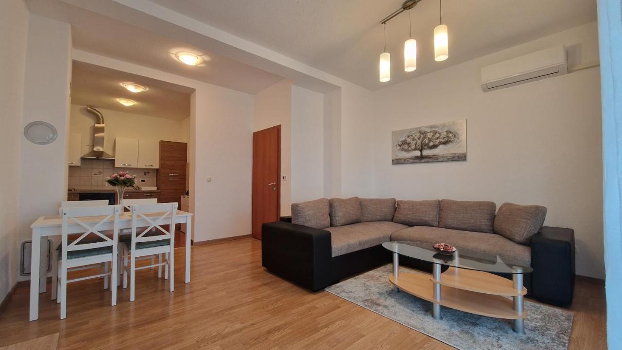 Apartments In Rijeka, Free Parking And Large Terrace, 15Min Drive From The Beach Ngoại thất bức ảnh