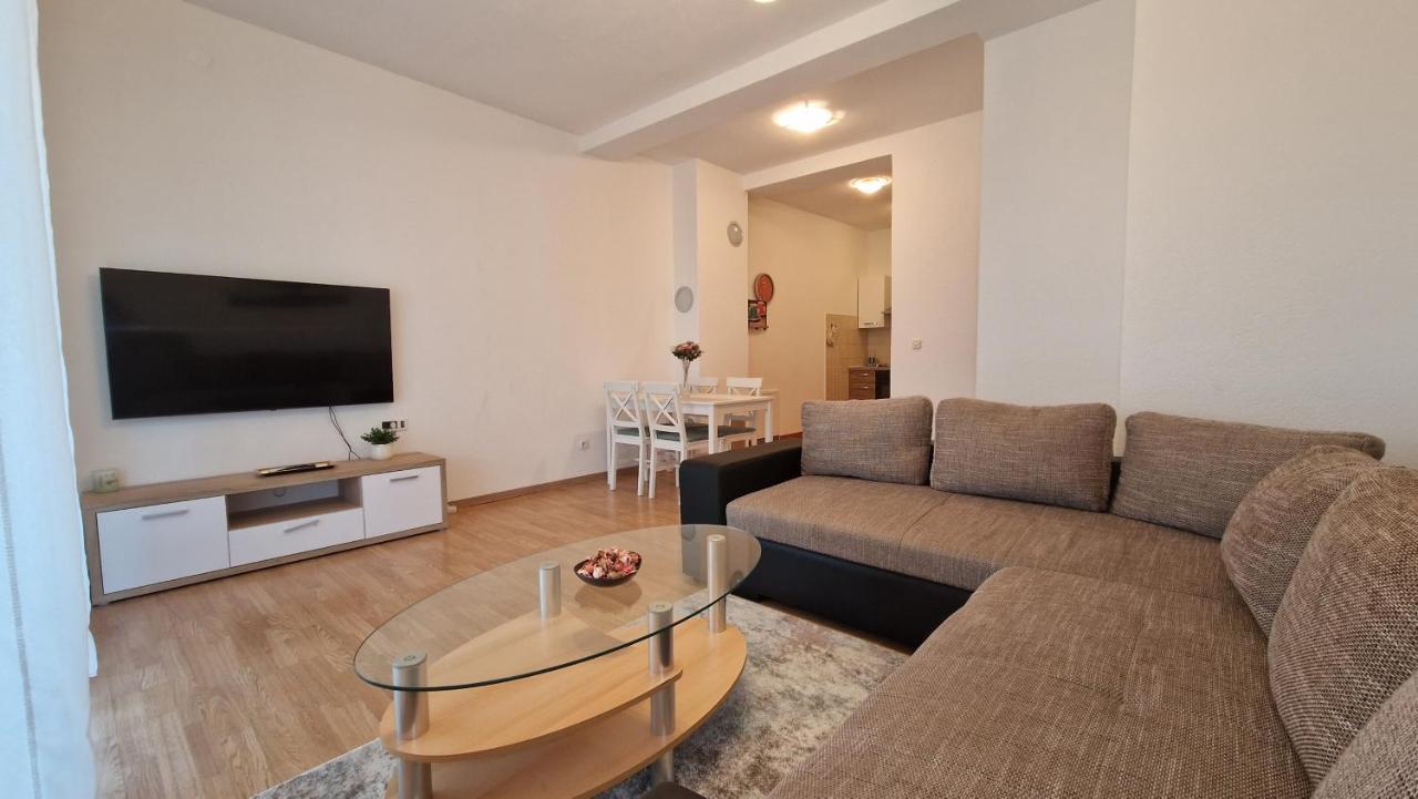 Apartments In Rijeka, Free Parking And Large Terrace, 15Min Drive From The Beach Ngoại thất bức ảnh