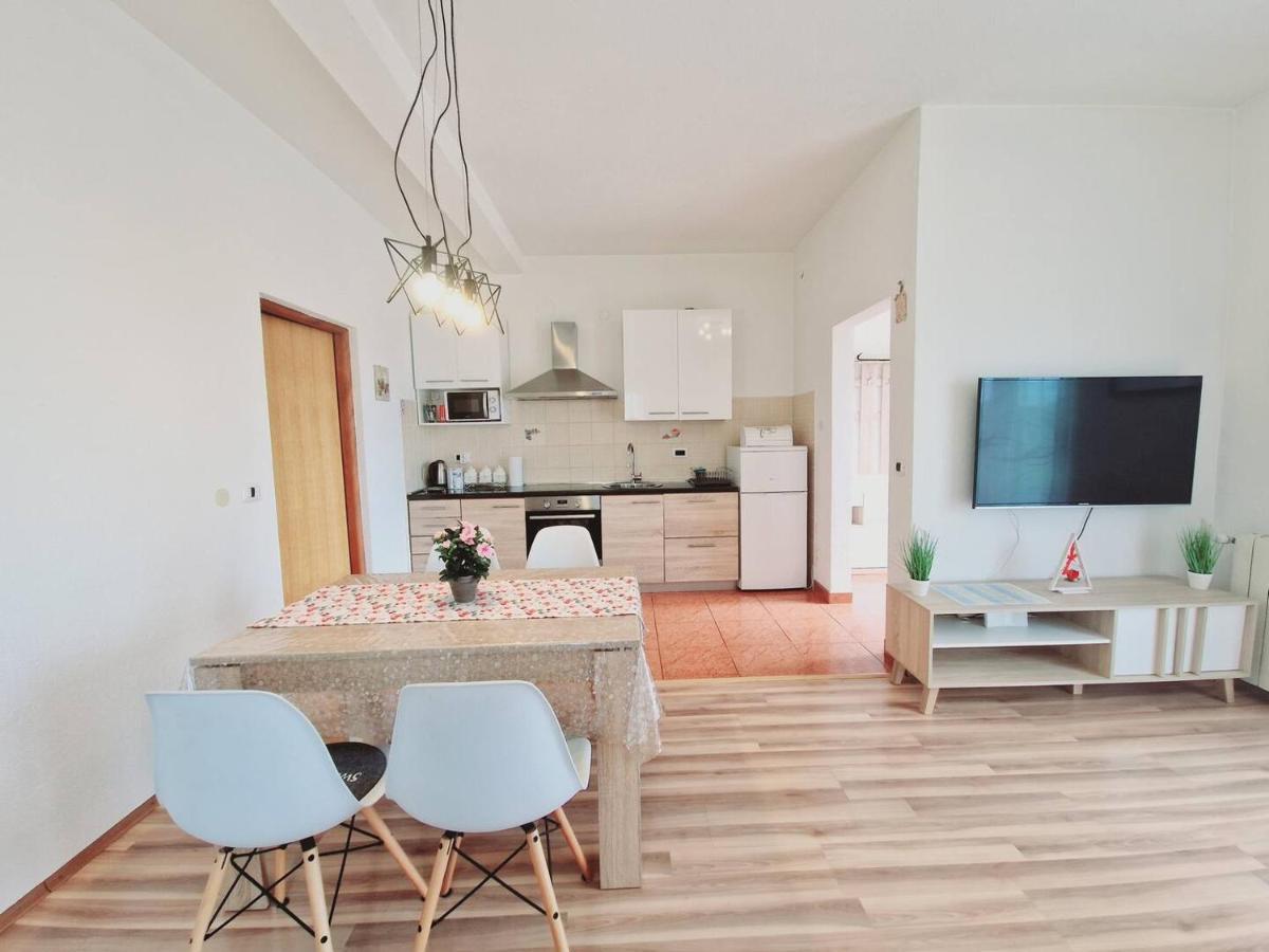 Apartments In Rijeka, Free Parking And Large Terrace, 15Min Drive From The Beach Ngoại thất bức ảnh