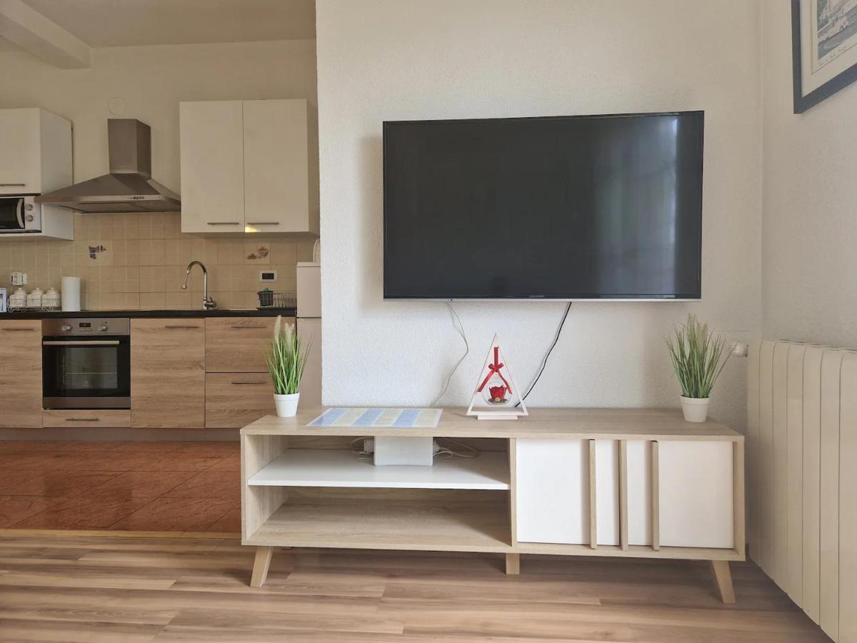 Apartments In Rijeka, Free Parking And Large Terrace, 15Min Drive From The Beach Ngoại thất bức ảnh