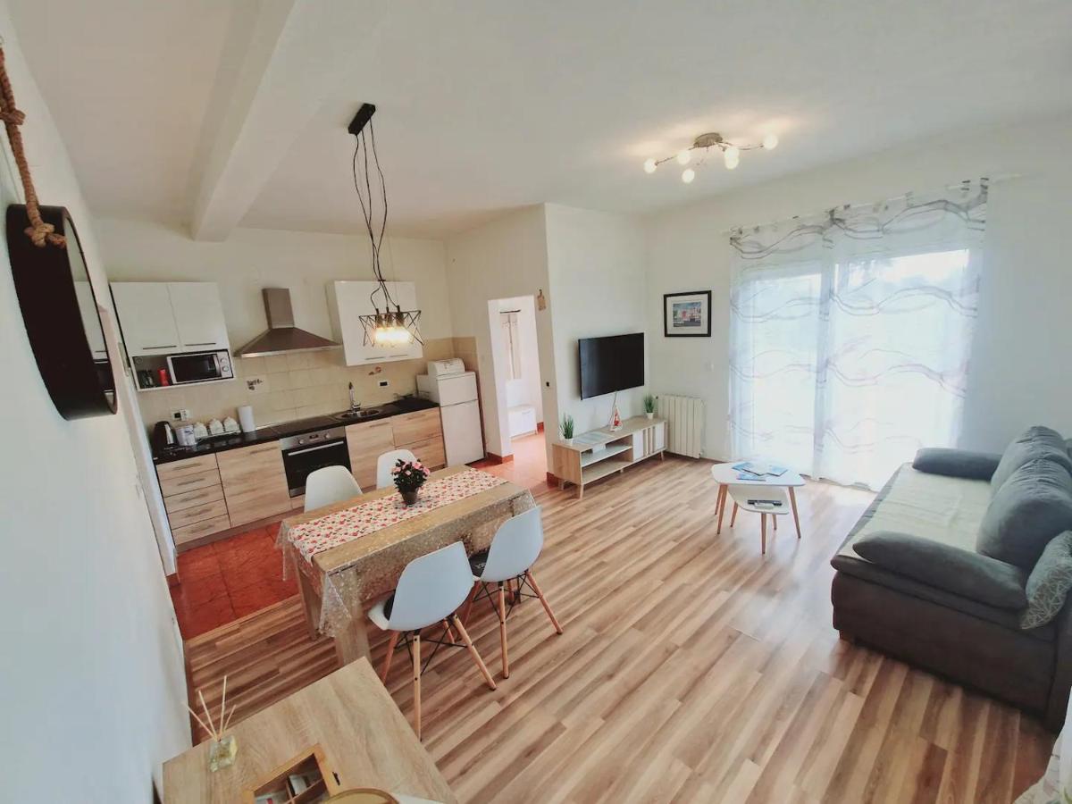 Apartments In Rijeka, Free Parking And Large Terrace, 15Min Drive From The Beach Ngoại thất bức ảnh