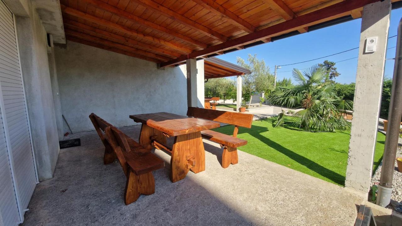 Apartments In Rijeka, Free Parking And Large Terrace, 15Min Drive From The Beach Ngoại thất bức ảnh