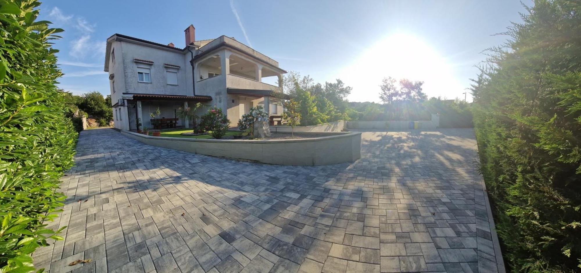 Apartments In Rijeka, Free Parking And Large Terrace, 15Min Drive From The Beach Ngoại thất bức ảnh